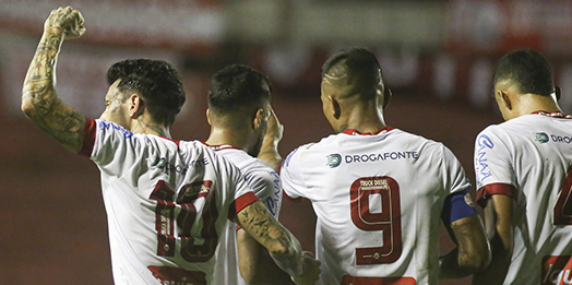 Para manter invencibilidade, Náutico recebe o Brusque nos Aflitos