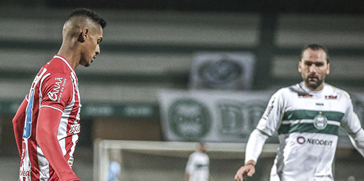 Pela Série B, Náutico não consegue pontuar diante do Coritiba
