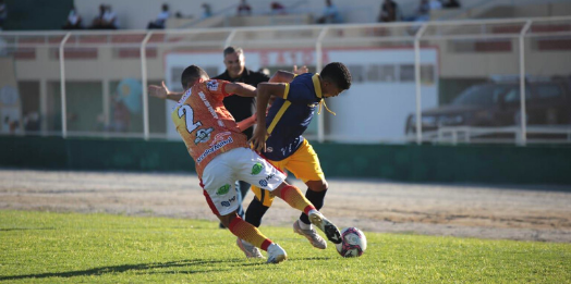 Fora de casa, Retrô perde para a Juazeirense