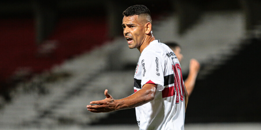 Santa Cruz e Ferroviário empatam sem gols no Arruda