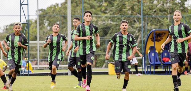 Pina vence a Escolinha e fatura o título do Amador