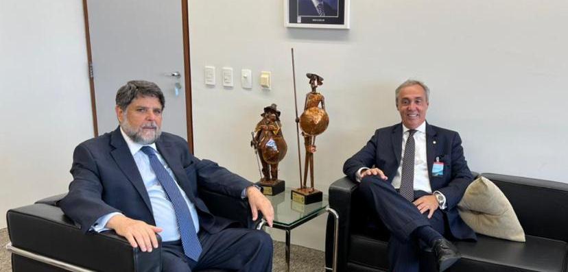 Presidente Evandro Carvalho visita o Ministro Caputo Bastos