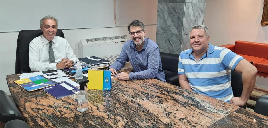 Diretores do Tubarões fazem visita à FPF