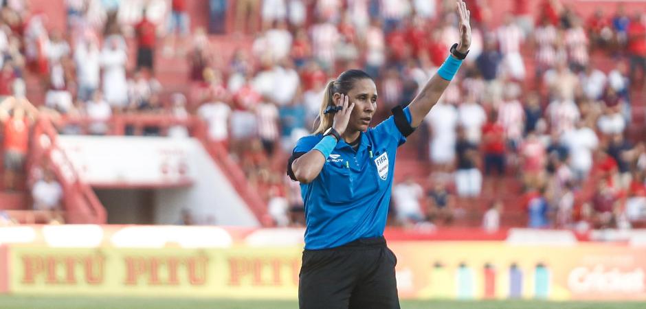 Árbitra FIFA apita Clássico dos Clássicos feminino