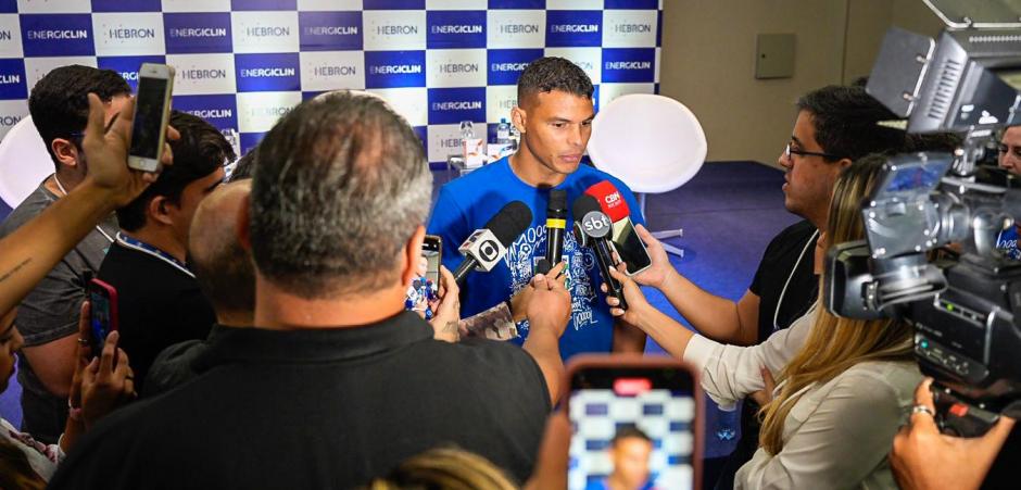 Thiago Silva elogia torcida pernambucana em evento no Recife