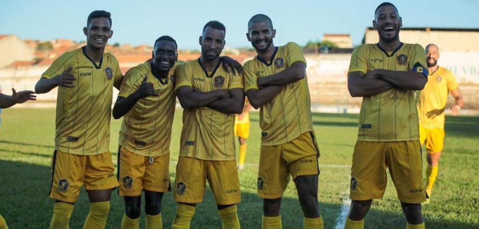 Com nova goleada, Retrô termina na liderança isolada do Grupo A3