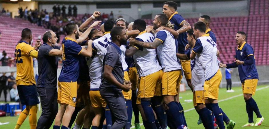Retrô vence Avaí por 3 a 2 e se classifica na Copa do Brasil