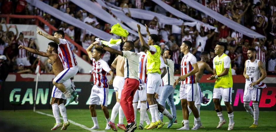 Com gol no último lance, Náutico elimina Vila Nova