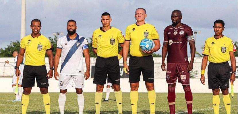 Retrô vence e segue invicto 