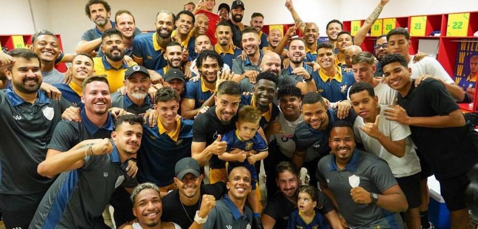 Retrô vence e garante liderança do Grupo A4