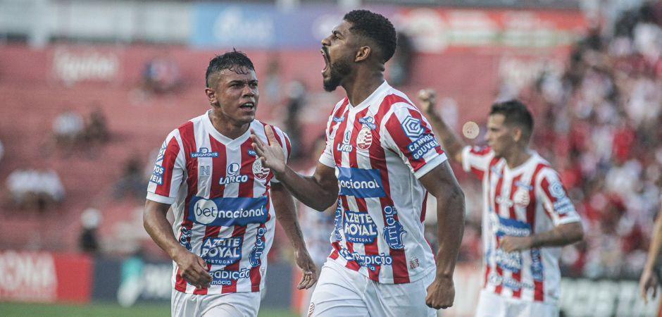 Náutico vence Figueirense nos Aflitos por 2 a 1