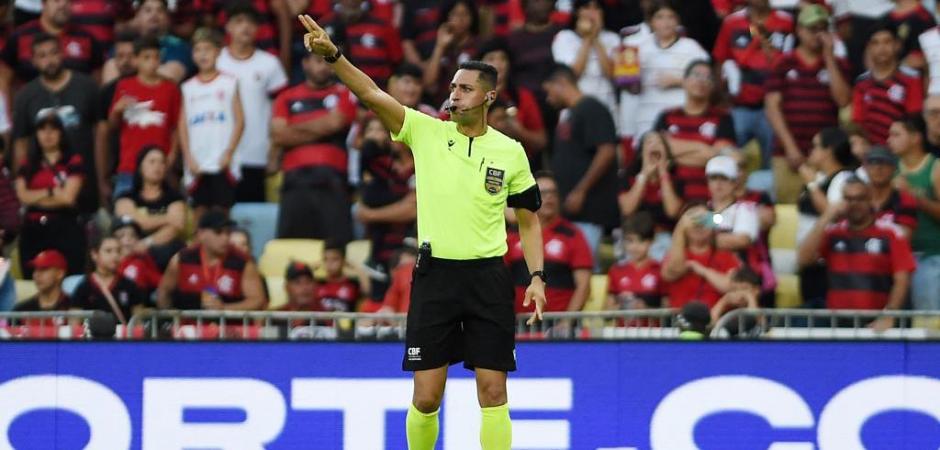 Rodrigo Pereira apita São Paulo x Atlético Mineiro no final de semana