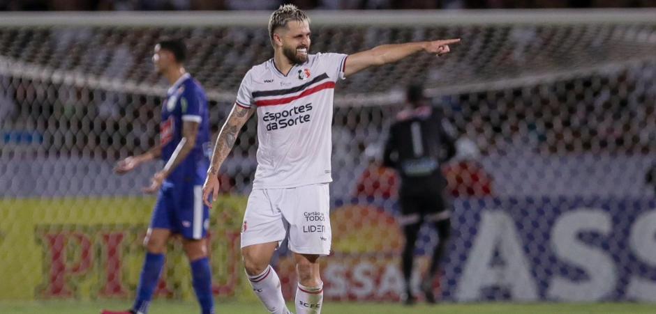 Com público de mais de 18 mil, Santa Cruz vence o Maguary na estreia do Pernambucano