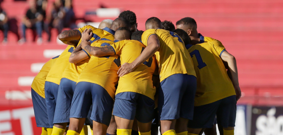 Retrô encara Fortaleza em busca de classificação histórica